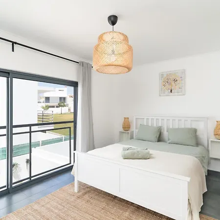 Spacious House In Olhao * Quelfes